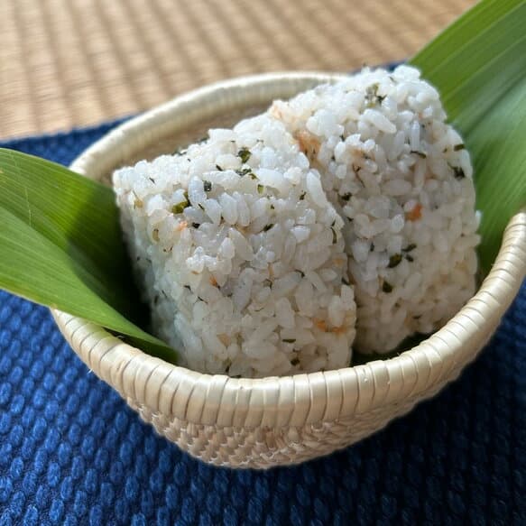 飯行李（丸型）梅結びのお弁当バンド付き めしごうり おにぎり入れ お弁当箱 豊岡杞柳細工 柳行李 ＼全国送料無料／